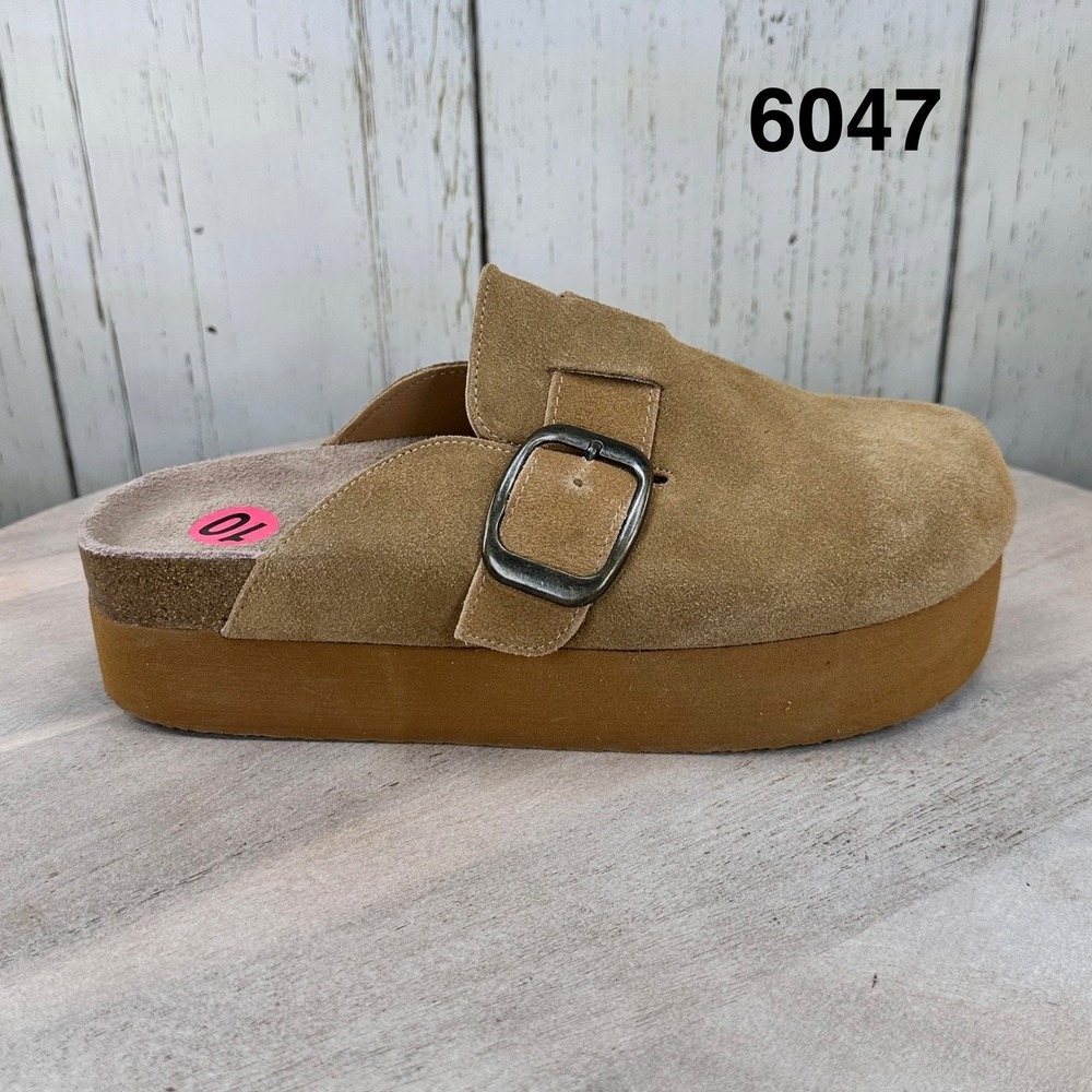 Cushionaire Womens Granola Nubuck Brown Suede Platform Clogs Mules Size 10